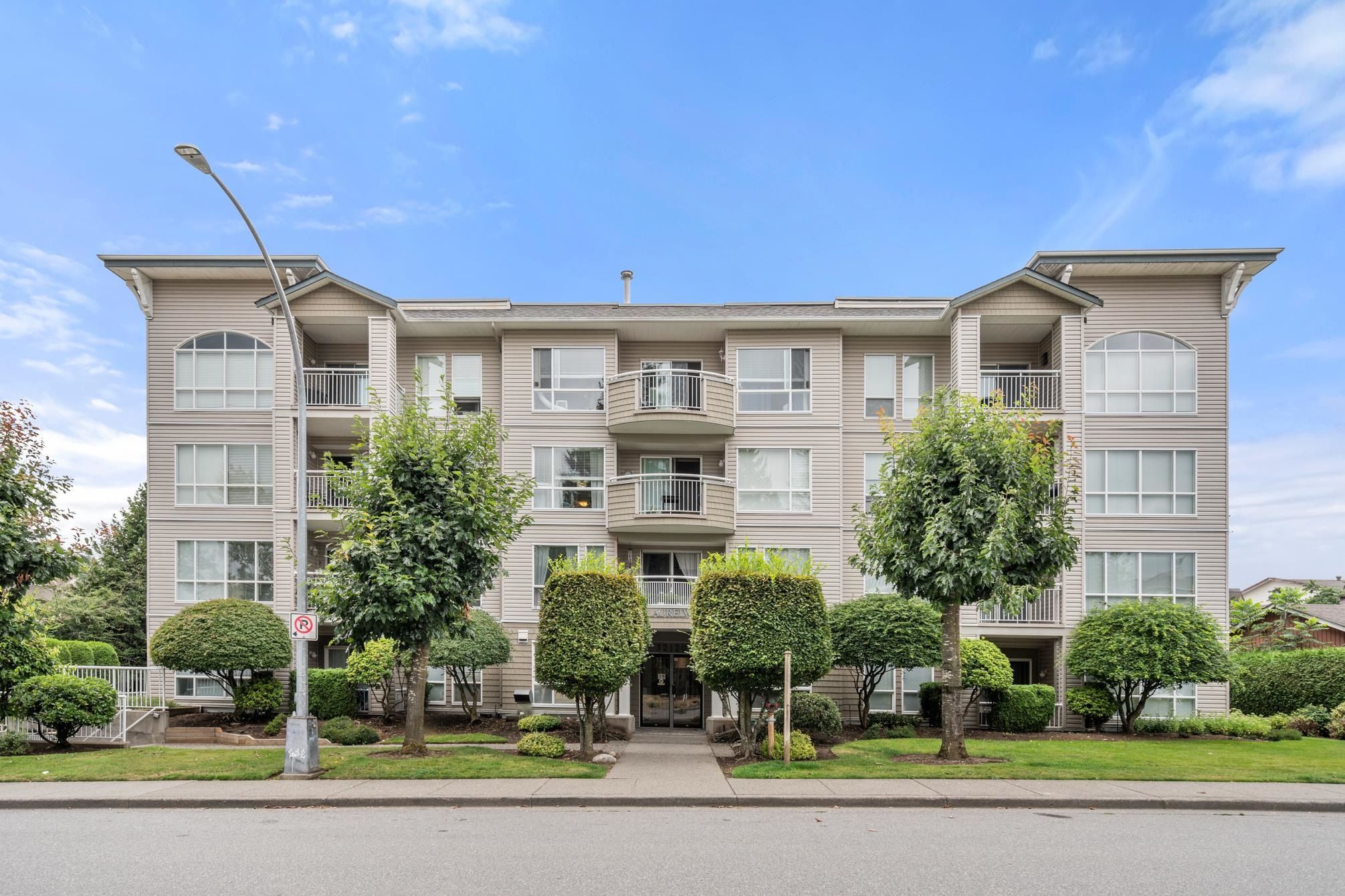 Main Photo: 203 32120 MT WADDINGTON Avenue in Abbotsford: Abbotsford West Condo for sale in "The Laurelwood" : MLS®# R2806267
