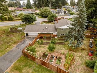 Photo 1: 2490 Holyrood Dr in Nanaimo: Na Departure Bay House for sale : MLS®# 907223