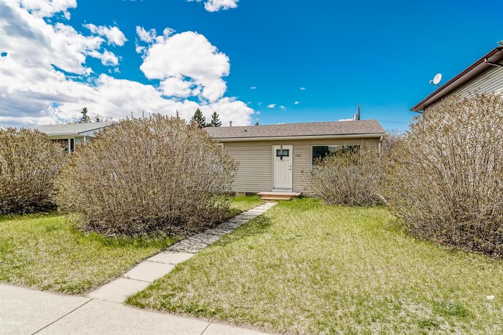 Main Photo: 7423 26A Street SE in Calgary: Ogden Detached for sale : MLS®# A1219174