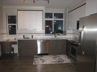 Photo 2: 302 7533 Gilley Avenue in Burnaby: South Slope Townhouse for sale (Burnaby South) 