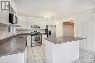 Photo 11: 14 CRAIGHALL CIRCLE in Ottawa: House for sale : MLS®# 1372932