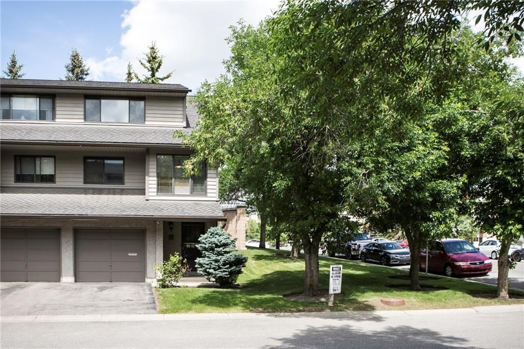 Main Photo: 1 10 POINT Drive NW in Calgary: Point McKay Row/Townhouse for sale : MLS®# A1089848
