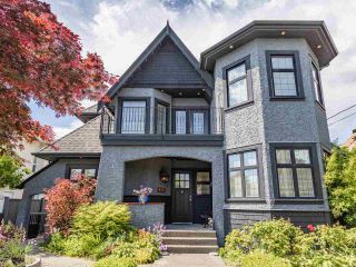 Photo 2: 911 LONDON Street in New Westminster: Moody Park House for sale : MLS®# R2584859