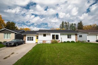Photo 1: 335 SOUTHWOOD Drive in Steinbach: Southwood Residential for sale (R16)  : MLS®# 202224351
