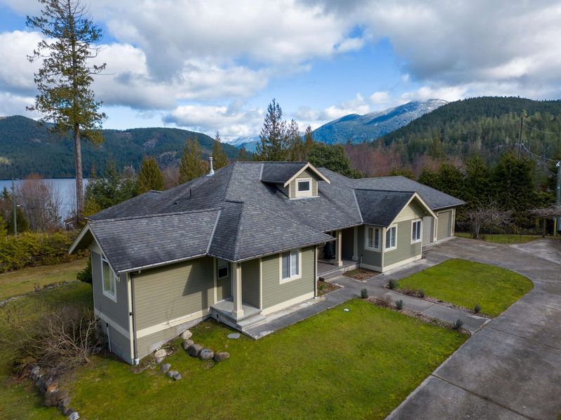 FEATURED LISTING: 4736 BEAR BAY Road Pender Harbour