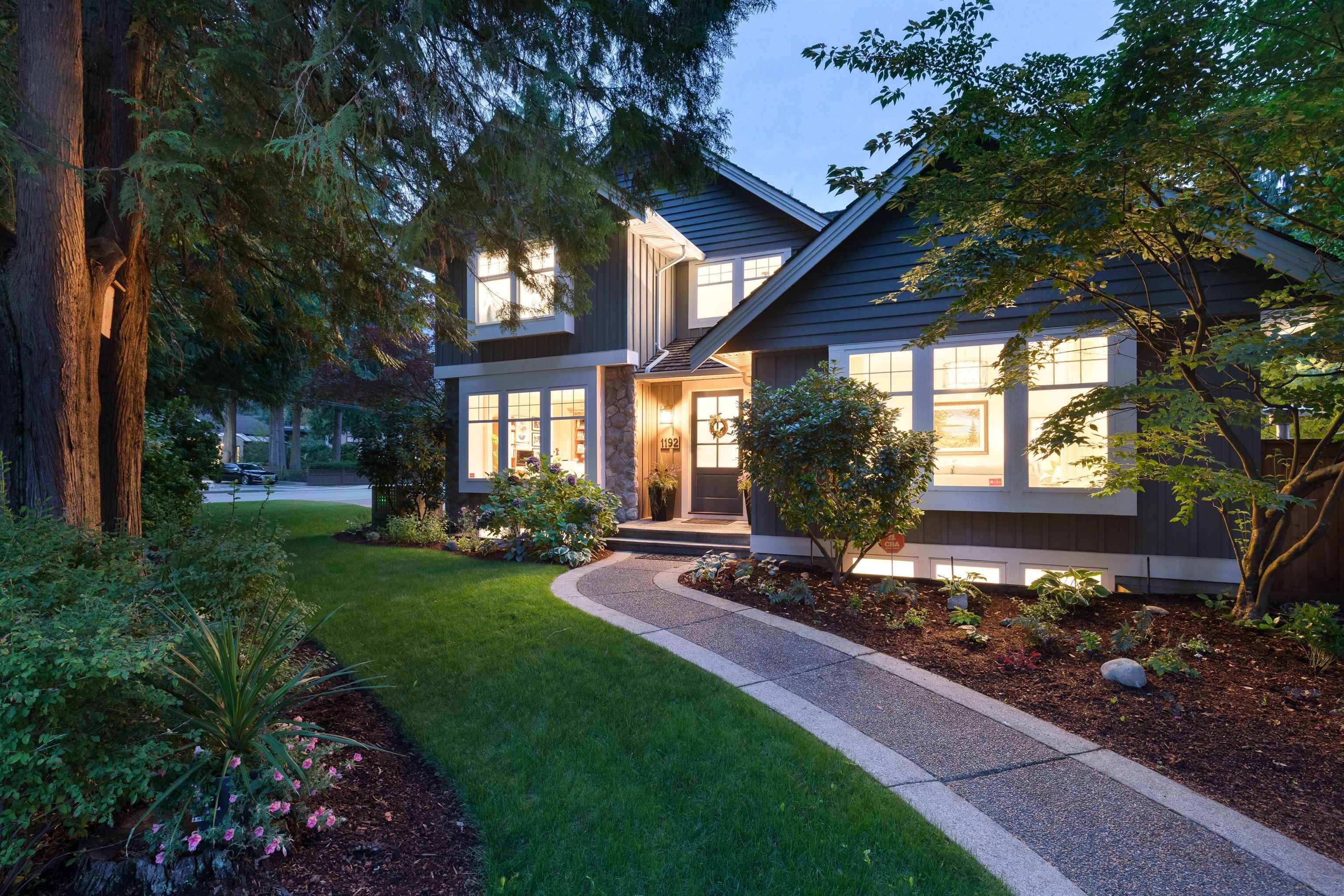 1192  EDGEWOOD Place, North Vancouver