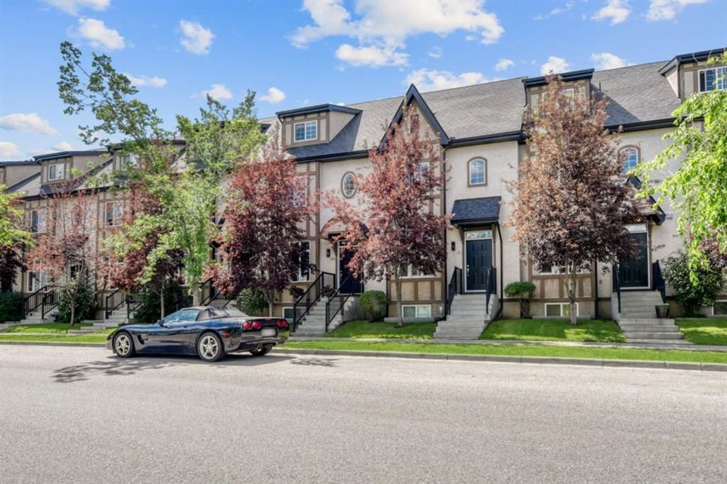 Main Photo: 181 Mckenzie Towne Drive SE in Calgary: McKenzie Towne Row/Townhouse for sale : MLS®# A1241774