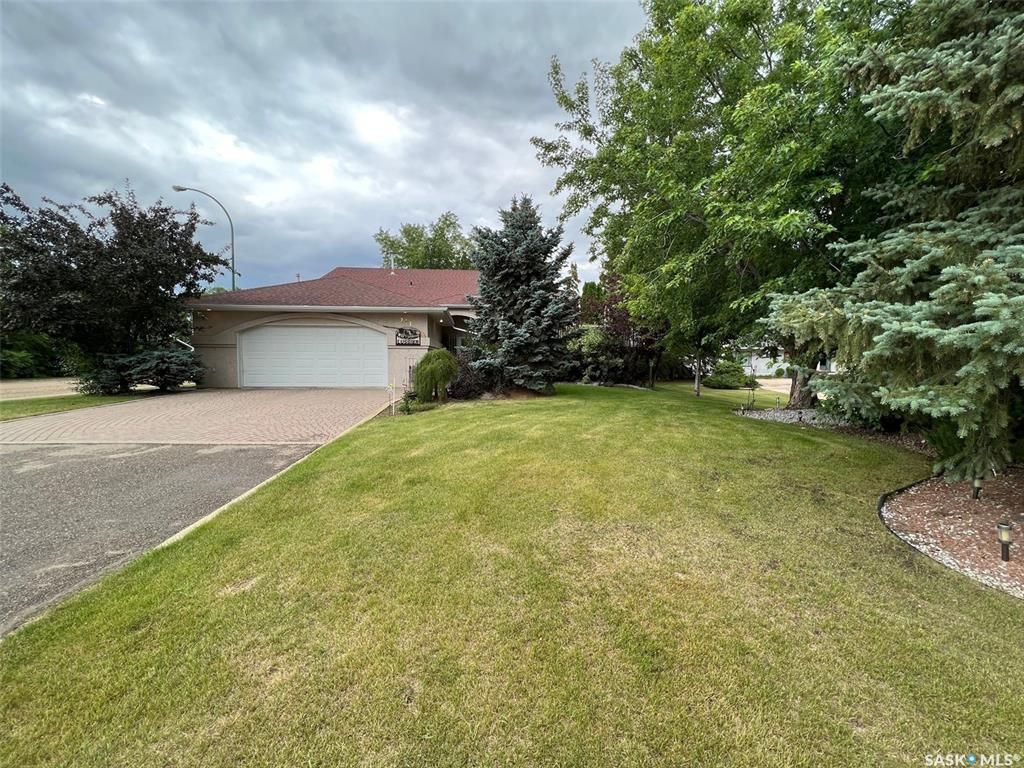 Main Photo: 201 Dion Avenue in Cut Knife: Residential for sale : MLS®# SK894641