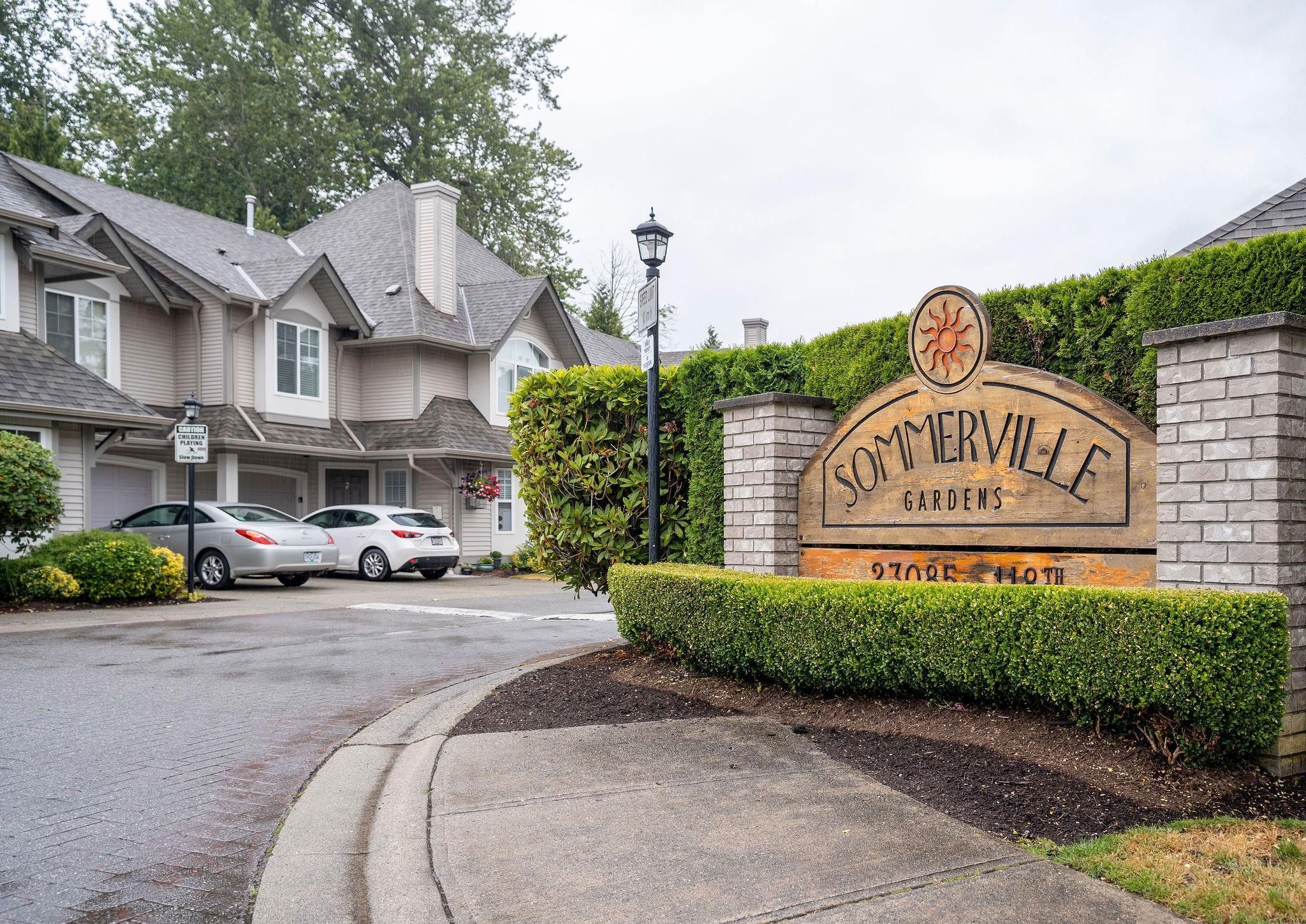 Main Photo: 5 23085 118 Avenue in Maple Ridge: East Central Townhouse for sale in "SOMMERVILLE GARDENS" : MLS®# R2791067