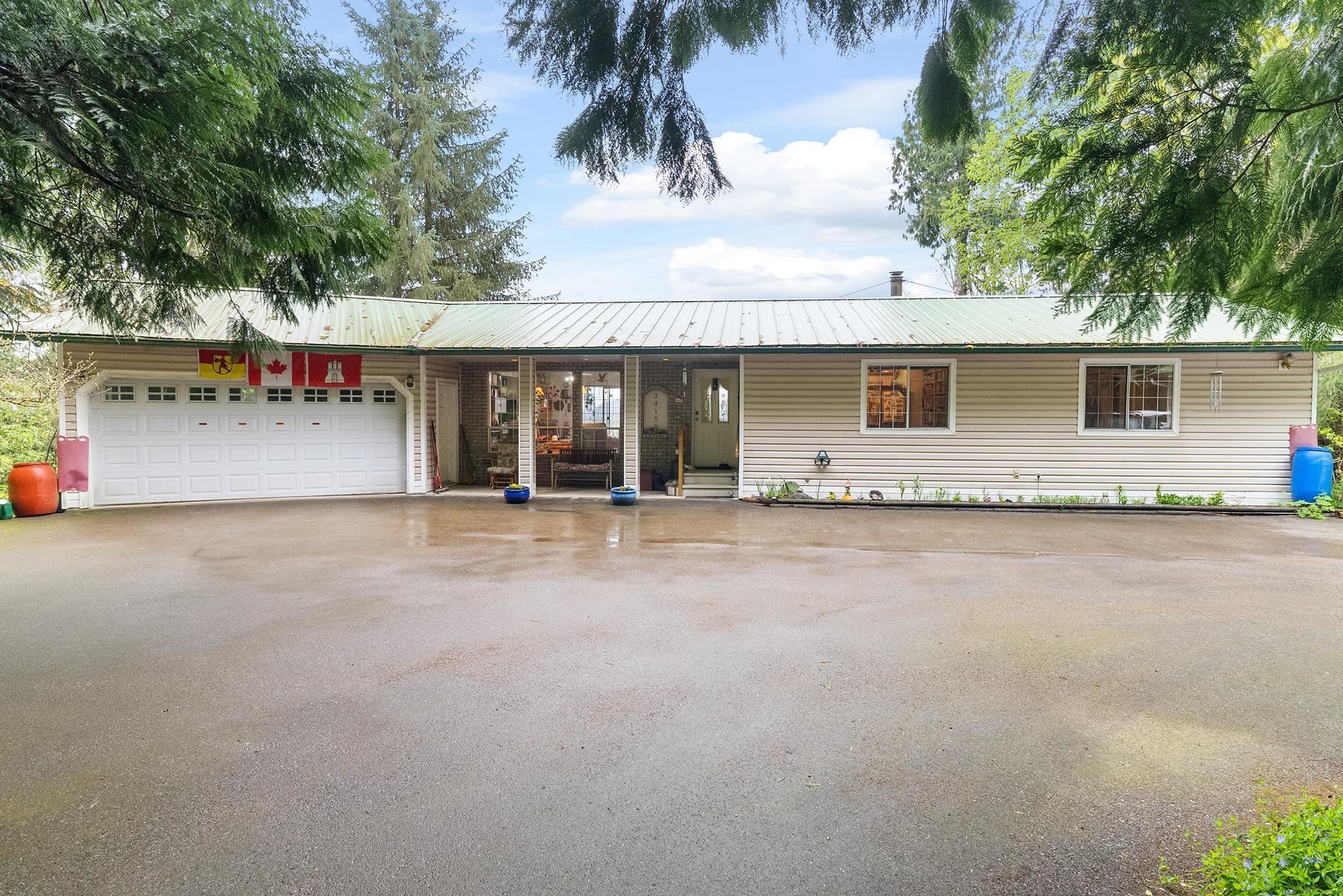 Main Photo: 39150 OLD YALE Road in Abbotsford: Sumas Prairie House for sale : MLS®# R2679712