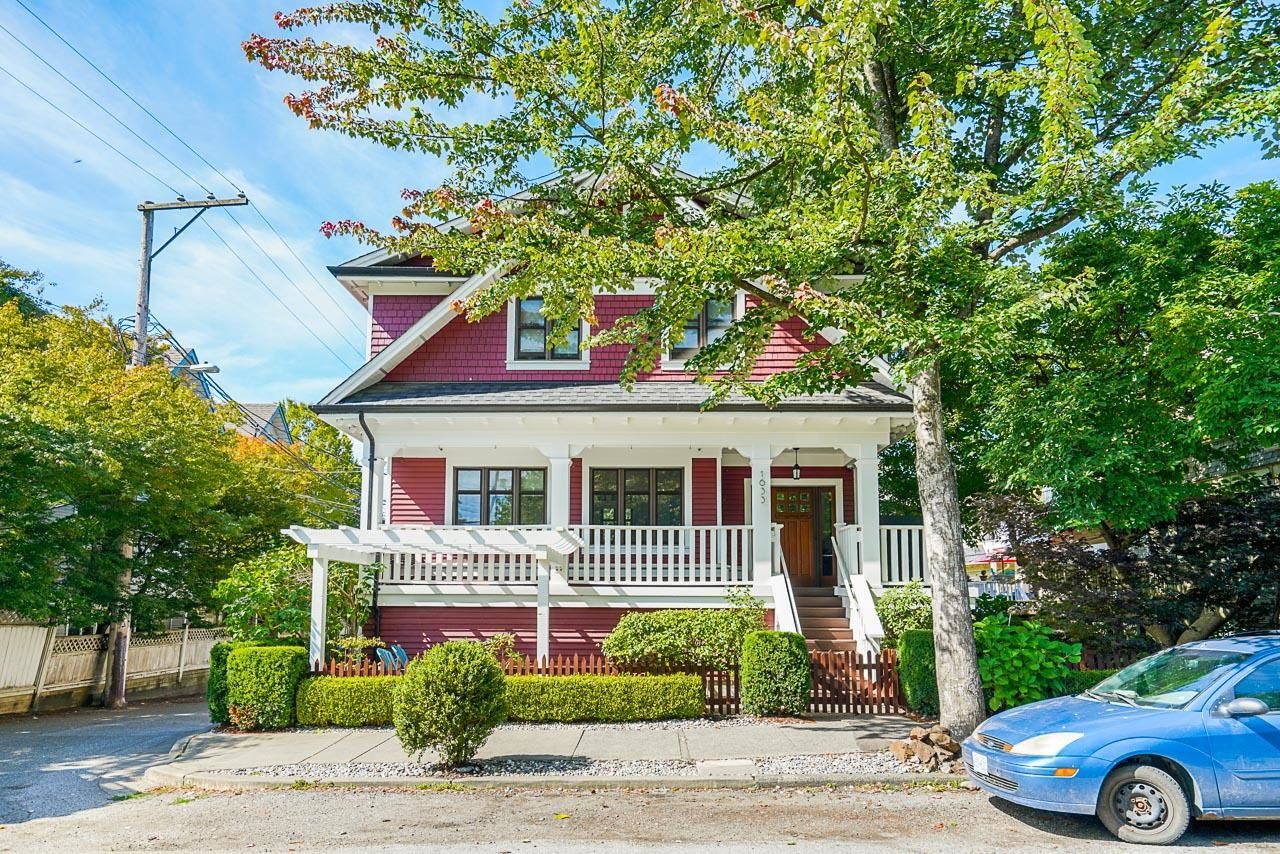 Main Photo: 1633 WOODLAND Drive in Vancouver: Grandview Woodland House for sale (Vancouver East)  : MLS®# R2830840