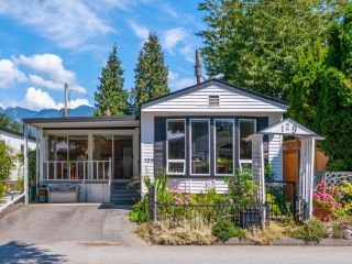 Photo 33: 129 HIAWATHA Drive in West Vancouver: Park Royal Manufactured Home for sale in "Capilano River Park" : MLS®# R2841043
