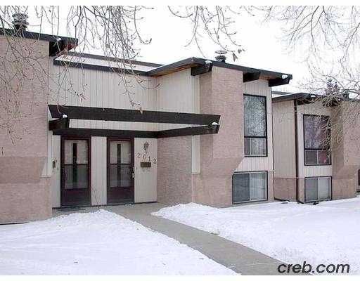 Main Photo:  in : Oakridge Townhouse for sale (Calgary)  : MLS®# C2252872