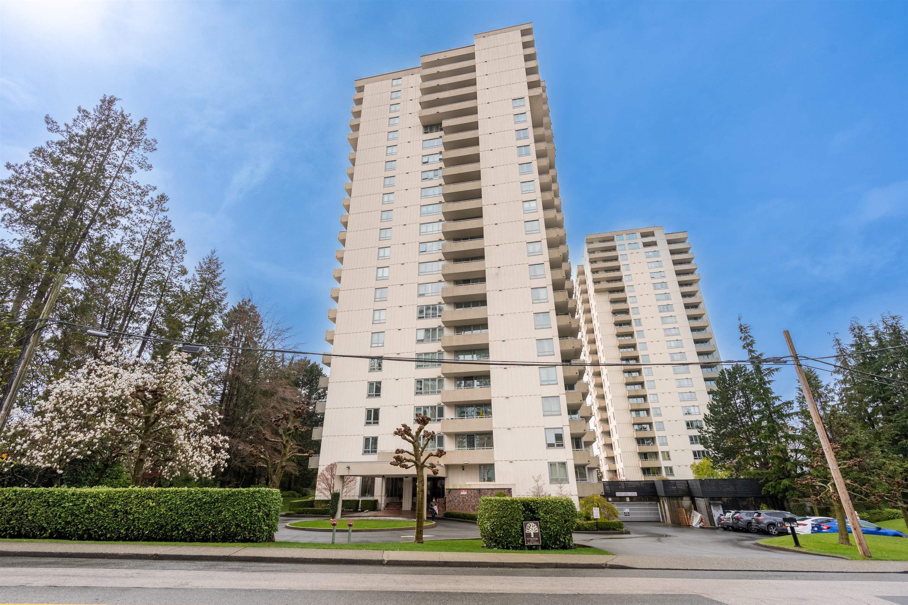 Main Photo: 805 5645 BARKER Avenue in Burnaby: Central Park BS Condo for sale (Burnaby South)  : MLS®# R2680853