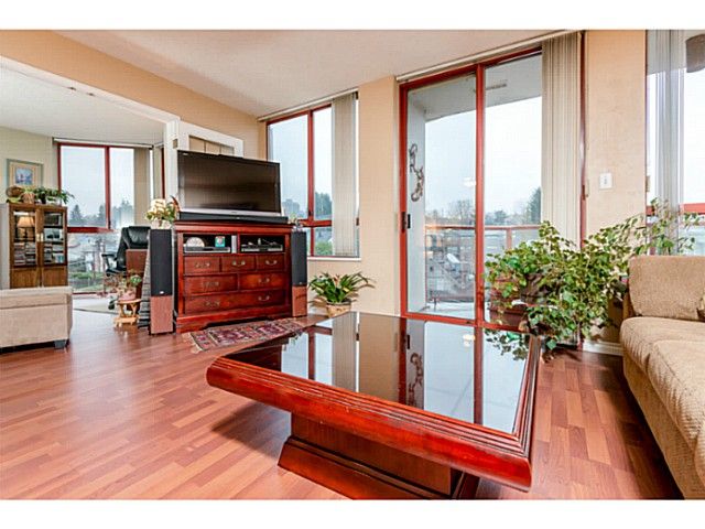 Main Photo: 1204 220 ELEVENTH Street in New Westminster: Uptown NW Condo for sale in "QUEEN'S COVE" : MLS®# V1103699