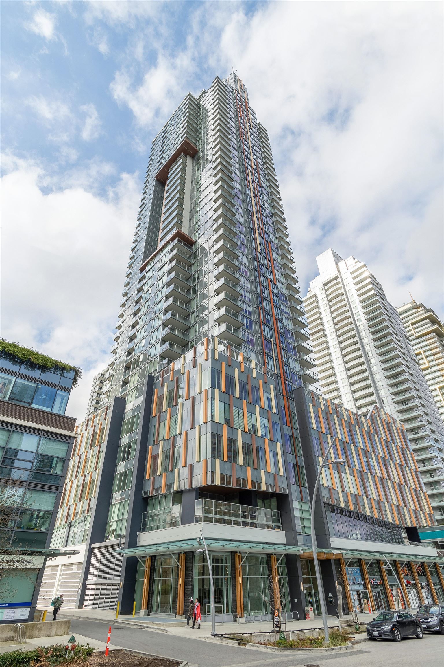Main Photo: 901 4458 BERESFORD Street in Burnaby: Metrotown Condo for sale in "Sun Towers 1" (Burnaby South)  : MLS®# R2813978