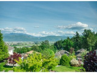 Photo 2: 35957 STONERIDGE Place in Abbotsford: Abbotsford East House for sale in "Mountain Meadows" : MLS®# F1412668