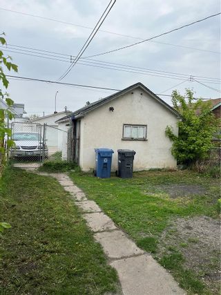 Photo 3: 761 Flora Avenue in Winnipeg: House for sale : MLS®# 202303859