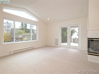 Photo 9: 3459 Waterloo Pl in VICTORIA: SE Mt Tolmie House for sale (Saanich East)  : MLS®# 755573