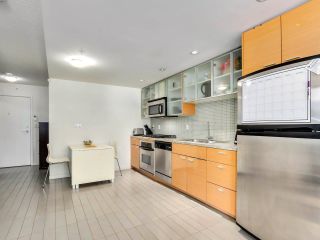 Photo 13: 305 33 SMITHE Street in Vancouver: Yaletown Condo for sale in "COOPER'S LOOKOUT" (Vancouver West)  : MLS®# R2857417