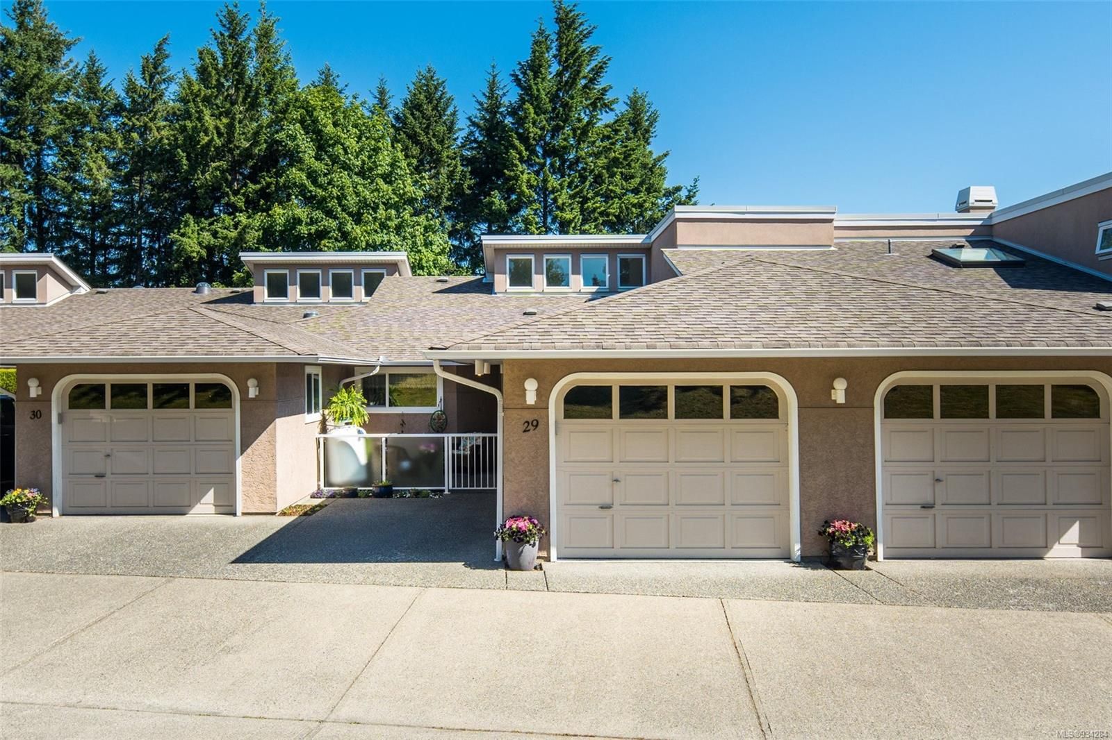 Main Photo: 29 3049 Brittany Dr in Colwood: Co Sun Ridge Row/Townhouse for sale : MLS®# 934284
