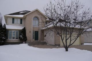 Photo 1: 82 Kendale Drive in Winnipeg: Residential for sale : MLS®# 1325852