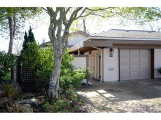 Photo 1: 42 901 Kentwood Lane in VICTORIA: SE Broadmead Row/Townhouse for sale (Saanich East)  : MLS®# 727195