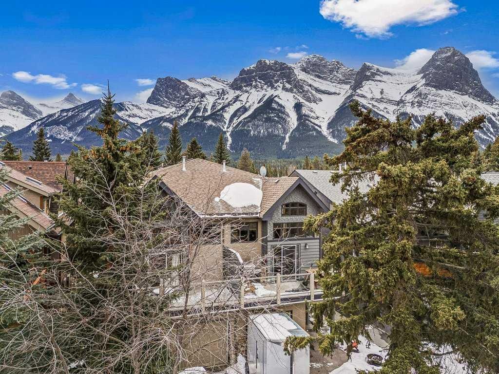 2 817  5th Street, Canmore