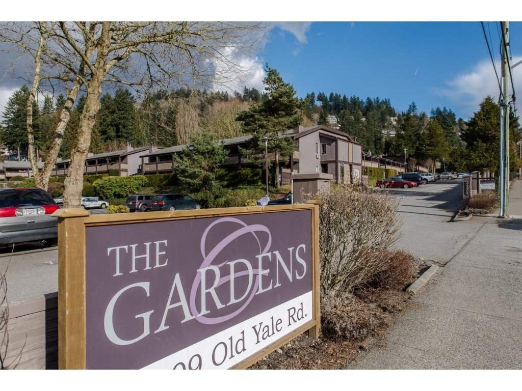 Main Photo: 1111 34909 OLD YALE Road in Abbotsford: Abbotsford East Condo for sale in "The  Gardens" : MLS®# R2140672