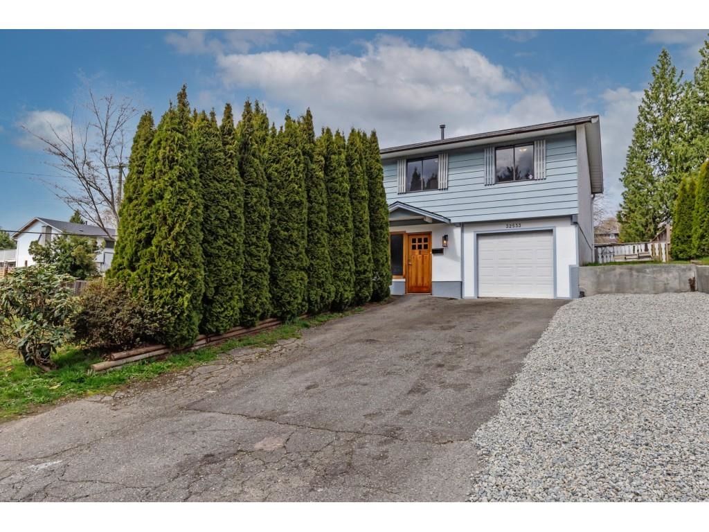 Photo 3: Photos: 32533 PTARMIGAN Avenue in Mission: Mission BC House for sale : MLS®# R2675363