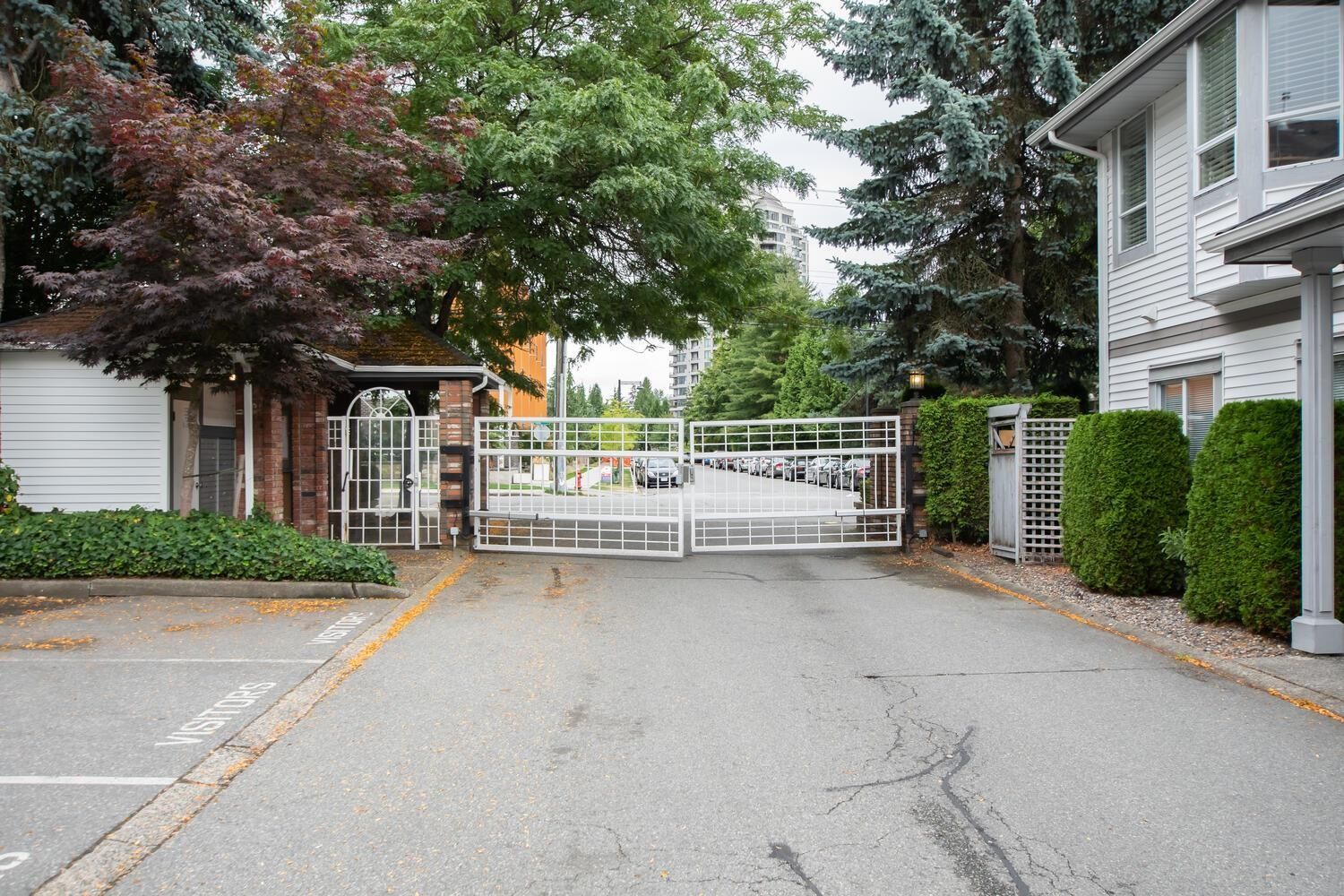 Main Photo: 107 13895 102 Avenue in Surrey: Whalley Townhouse for sale in "WHYDHAM ESTATES" (North Surrey)  : MLS®# R2610519