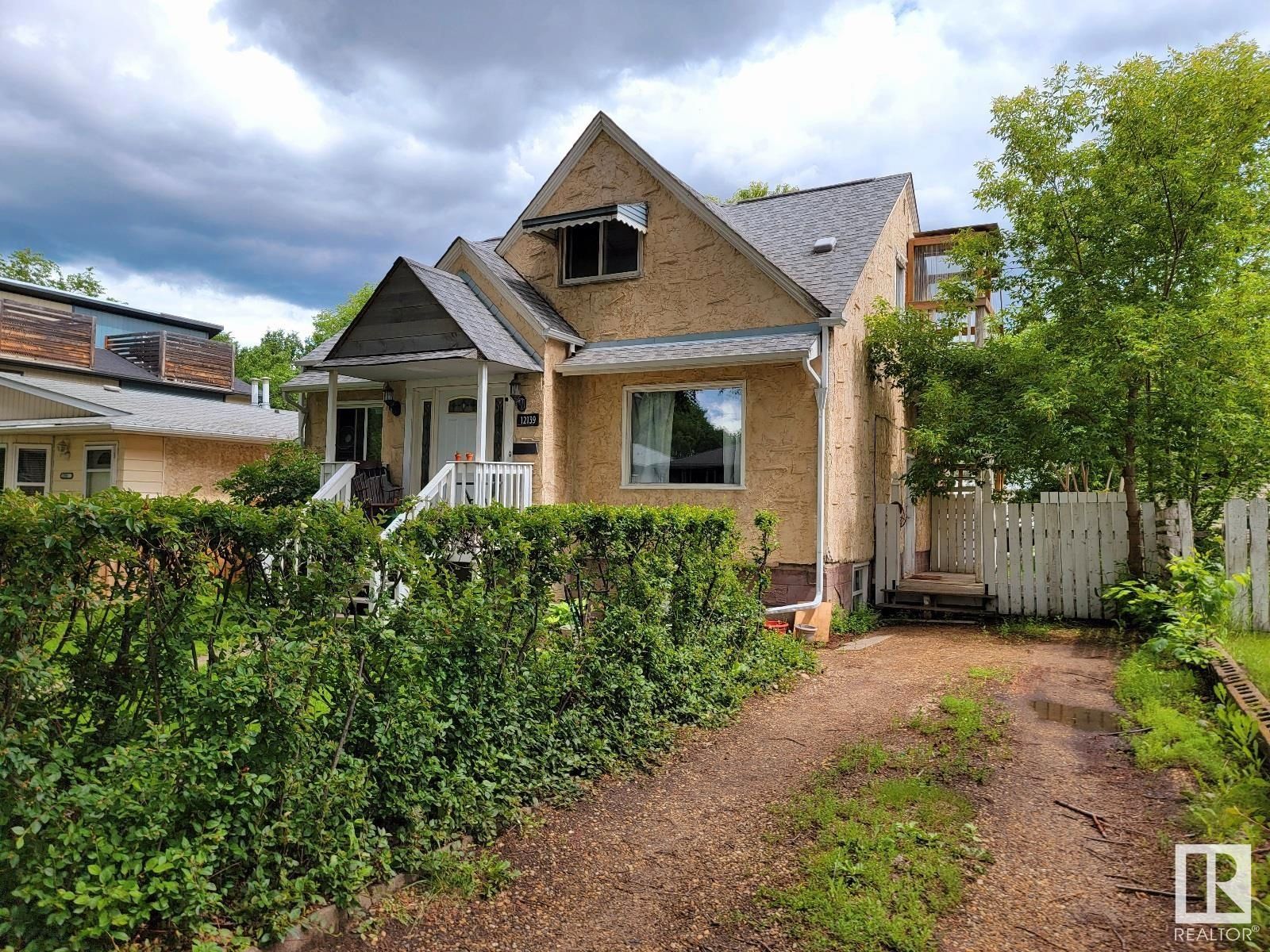 Main Photo: 12139 64 Street in Edmonton: Zone 06 House for sale : MLS®# E4302806