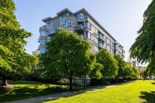 Photo 34: 105 2655 CRANBERRY Drive in Vancouver: Kitsilano Condo for sale in "NEW YORKER" (Vancouver West)  : MLS®# R2879981