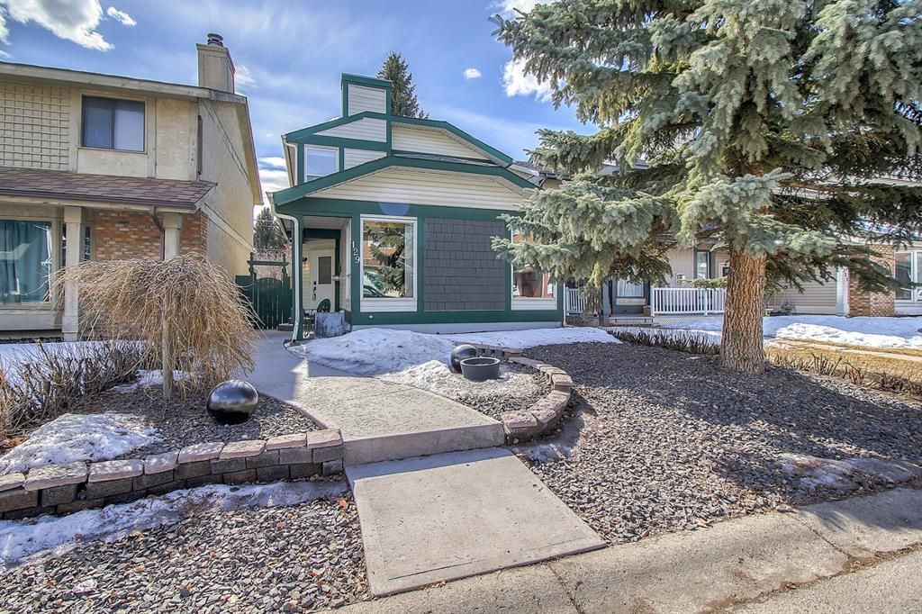 Main Photo: 129 Woodfield Close SW in Calgary: Woodbine Detached for sale : MLS®# A1084361