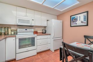 Photo 8: 2402 1199 EASTWOOD Street in Coquitlam: North Coquitlam Condo for sale in "SELKIRK" : MLS®# R2301549