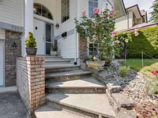 Photo 3: 7957 GRAND Street in Mission: Mission BC House for sale : MLS®# R2793500