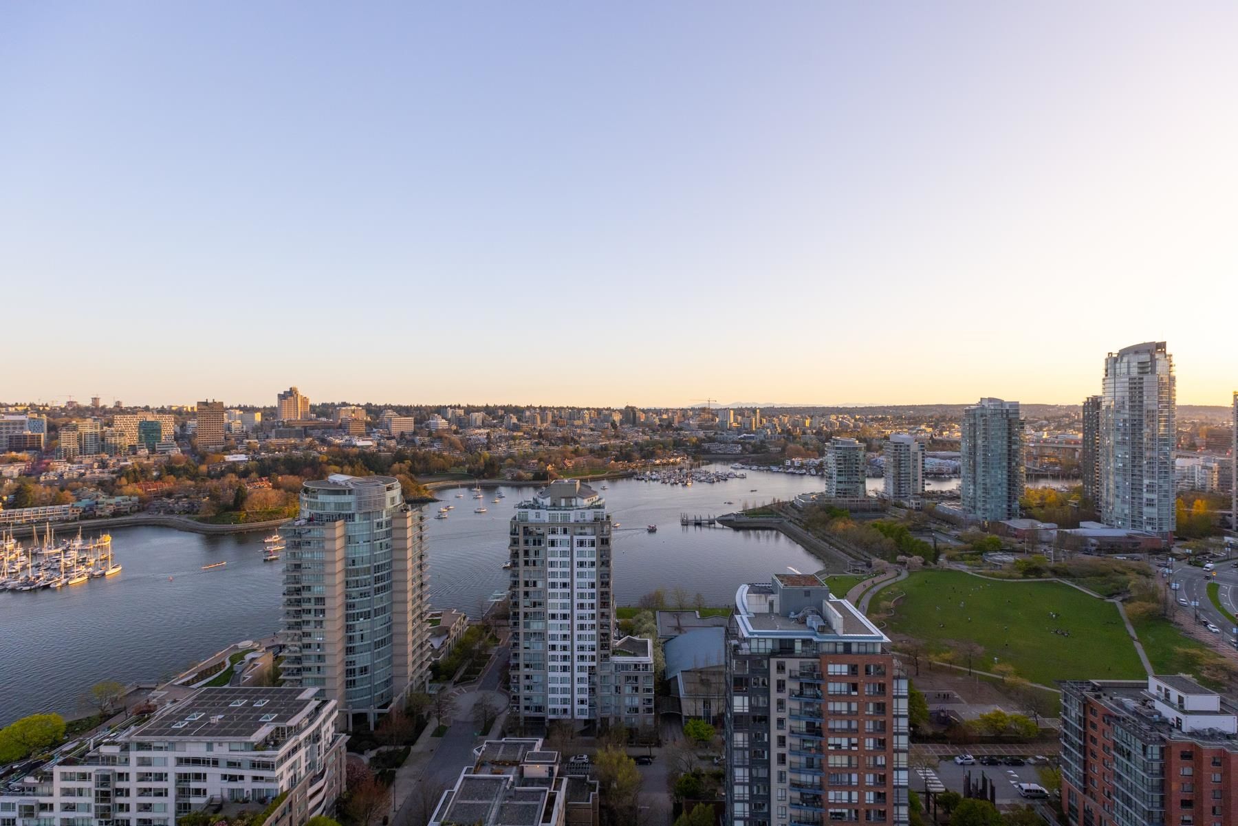 Main Photo: 3601 1201 MARINASIDE Crescent in Vancouver: Yaletown Condo for sale in "The Penninsula" (Vancouver West)  : MLS®# R2777786