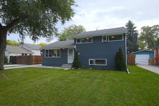 Photo 1: 179 Danbury Bay in Winnipeg: Crestview Residential for sale (5H)  : MLS®# 202224231