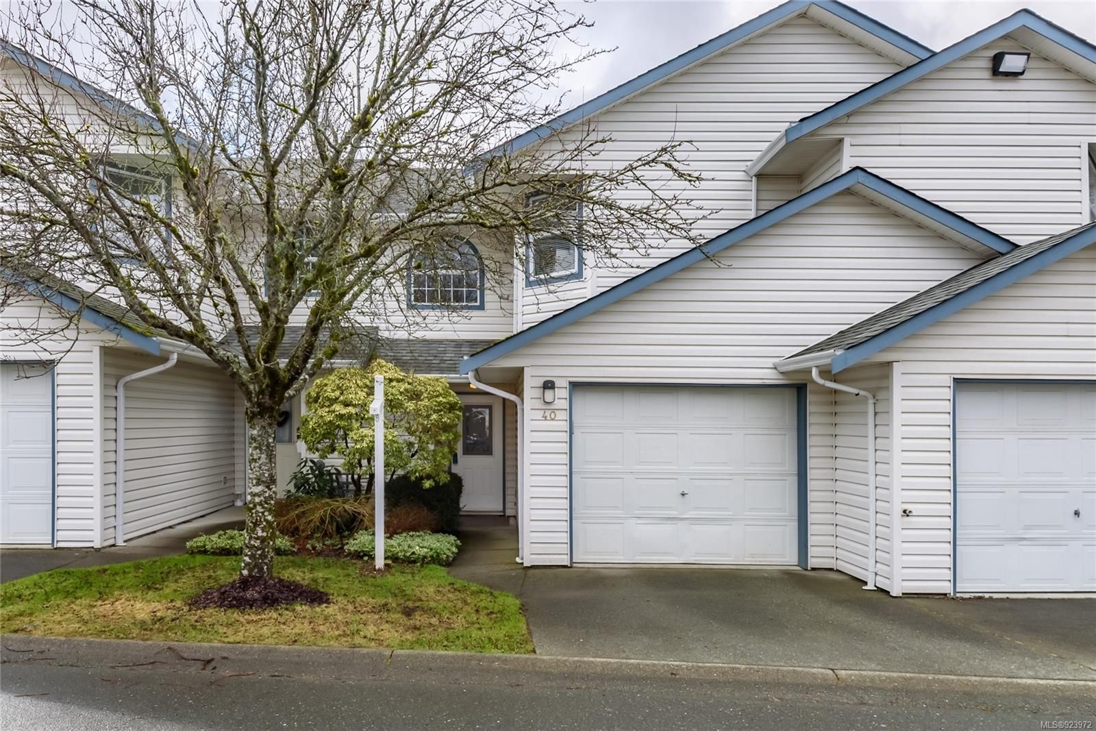 Main Photo: 40 2355 Valley View Dr in Courtenay: CV Courtenay East Row/Townhouse for sale (Comox Valley)  : MLS®# 923972
