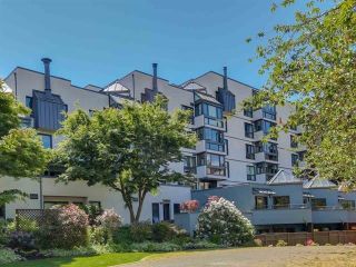 Photo 3: 202 1477 FOUNTAIN WAY in Vancouver: False Creek Condo for sale (Vancouver West)  : MLS®# R2380941
