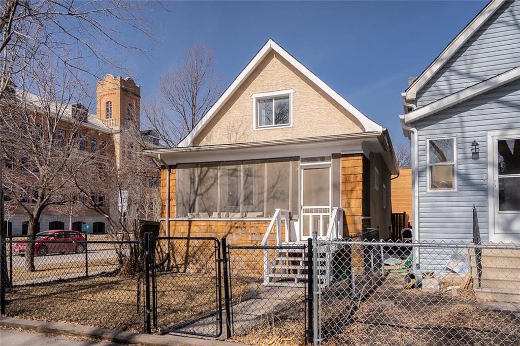 Main Photo: 679 Garwood Avenue in Winnipeg: Osborne Village House for sale (1B)  : MLS®# 202106168