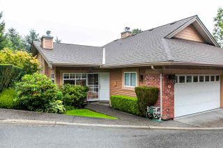 Photo 1: 17 5201 OAKMOUNT Crescent in Burnaby: Oaklands Townhouse for sale in "HARTLANDS" (Burnaby South)  : MLS®# R2099828