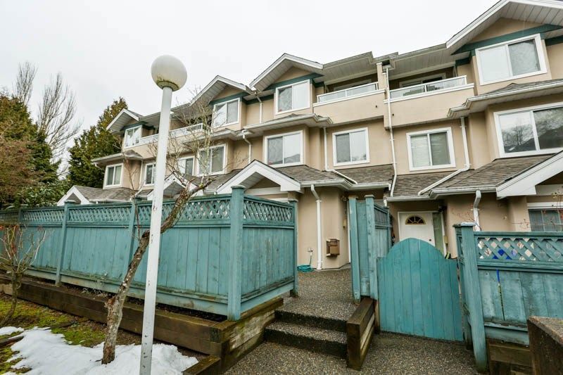 Main Photo: 9 7128 18TH Avenue in Burnaby: Edmonds BE Townhouse for sale in "Winston Gate" (Burnaby East)  : MLS®# R2243682
