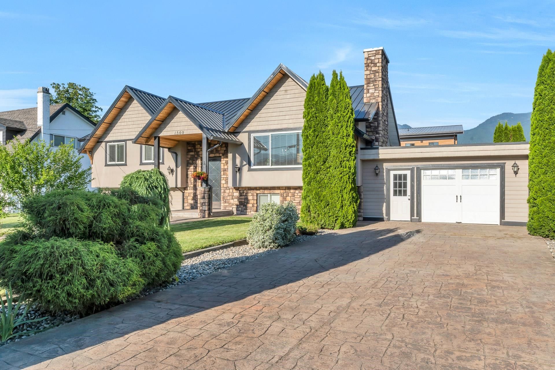 Main Photo: 1560 PARKWOOD Drive: Agassiz House for sale : MLS®# R2839693