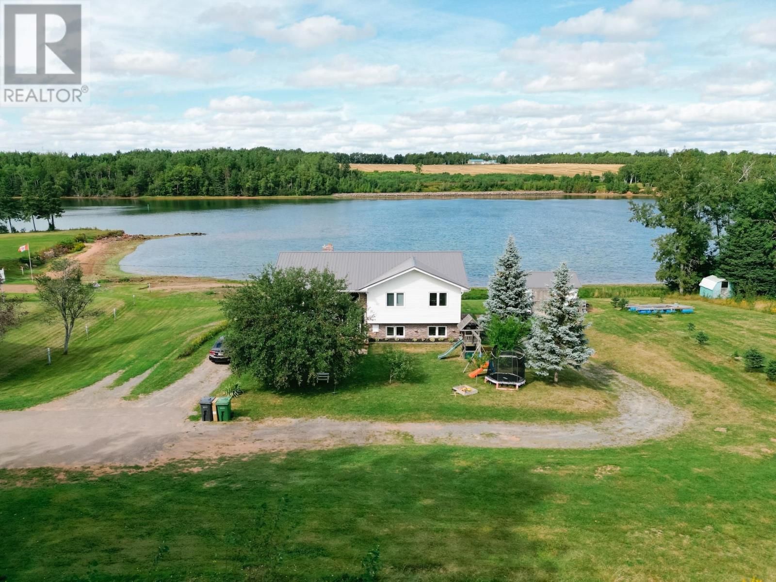 Main Photo: 2 RIVERVIEW Drive in Montague: House for sale : MLS®# 202402023