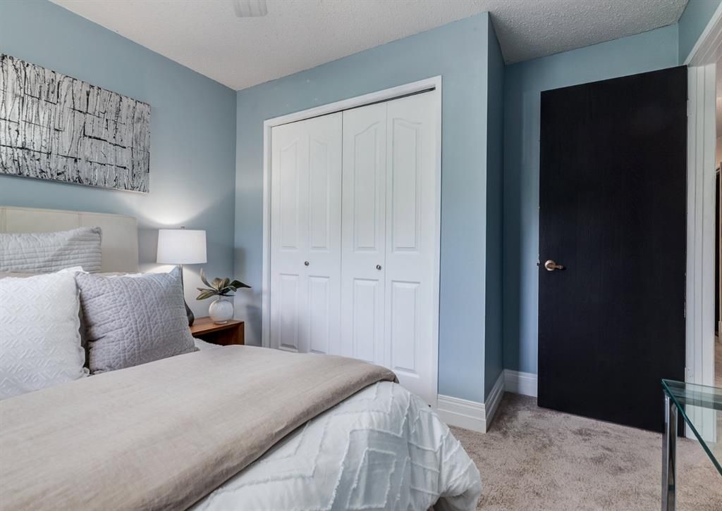 Photo 17: Photos: 1 2411 3 Avenue NW in Calgary: West Hillhurst Row/Townhouse for sale : MLS®# A1244419