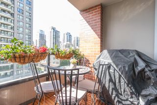 Photo 3: 604 909 MAINLAND Street in Vancouver: Yaletown Condo for sale in "YAELTOWN PARK II" (Vancouver West)  : MLS®# R2617490