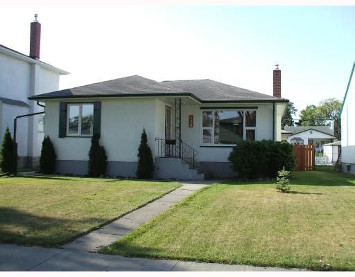 Main Photo: 428 ENNISKILLEN Avenue in WINNIPEG: West Kildonan / Garden City Single Family Detached for sale (North West Winnipeg)  : MLS®# 2716290