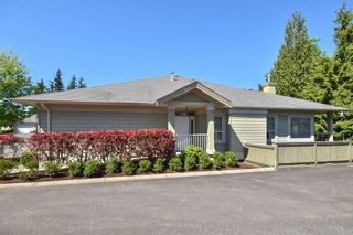 Photo 1: 11 34159 FRASER Street in Abbotsford: Central Abbotsford Townhouse for sale in "EMERALD PLACE" : MLS®# R2455570