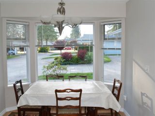 Photo 3: 7 824 NORTH Road in Gibsons: Gibsons & Area Townhouse for sale (Sunshine Coast)  : MLS®# R2216165